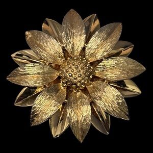 Hallmarked Sarah Coventry Sunflower Brooch